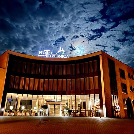 Hotel Trzebnica Exteriör bild