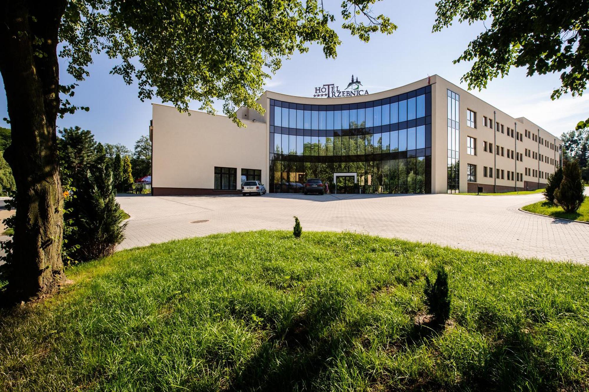 Hotel Trzebnica Exteriör bild