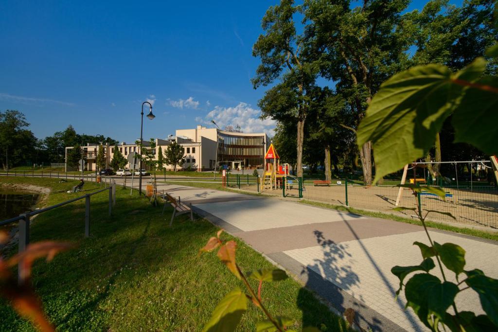 Hotel Trzebnica Exteriör bild
